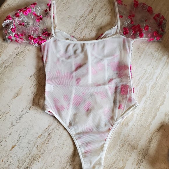 Floral Embroidered Mesh Teddy - Picture 5 of 6